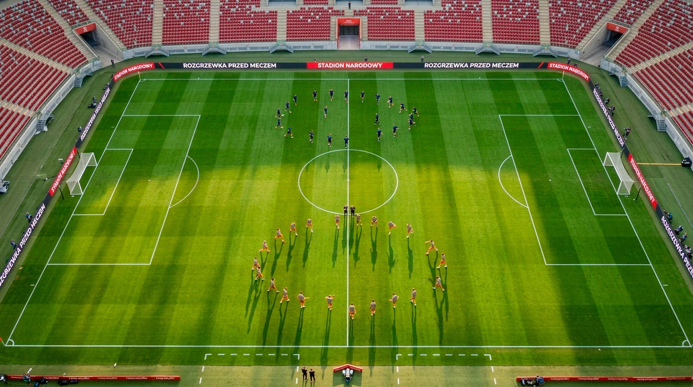 Piłkarze różnych reprezentacji narodowych podczas rozgrzewki przed meczem międzynarodowym na dużym stadionie